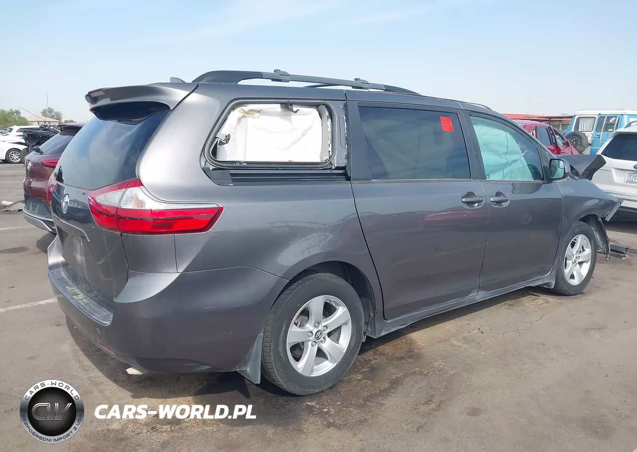 2018 Toyota Sienna Le 8 Passenger VIN:5TDKZ3DC2JS924524 - 4