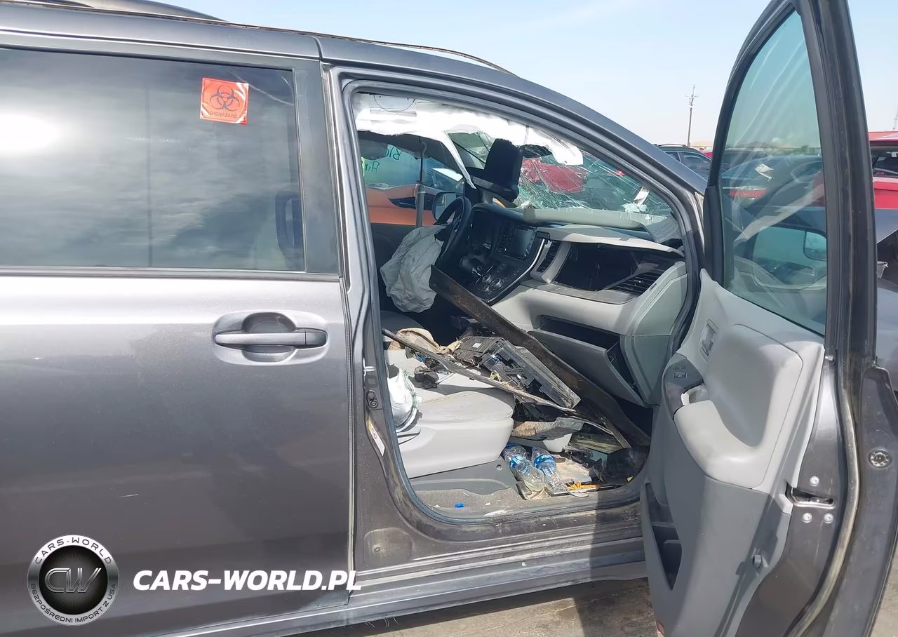 2018 Toyota Sienna Le 8 Passenger VIN:5TDKZ3DC2JS924524 - 5