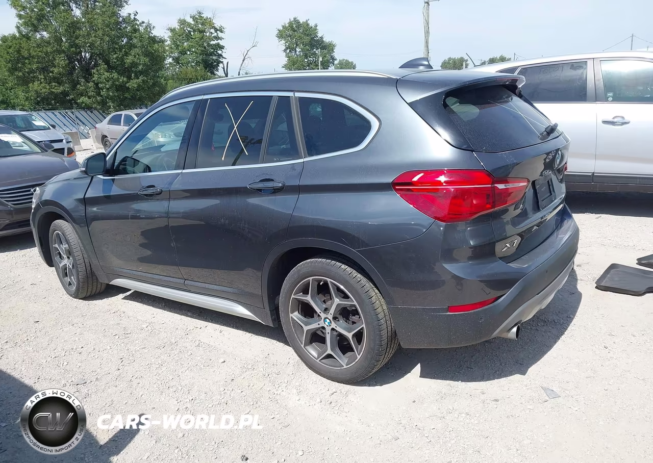 2018 BMW X1 xDrive28I VIN:WBXHT3C3XJ5L32875 - 3