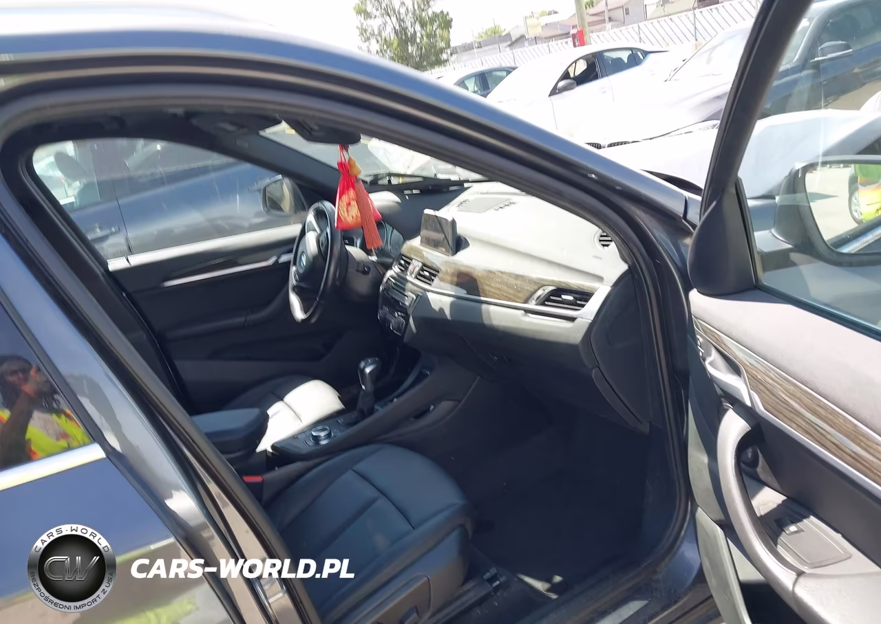 2018 BMW X1 xDrive28I VIN:WBXHT3C3XJ5L32875 - 5