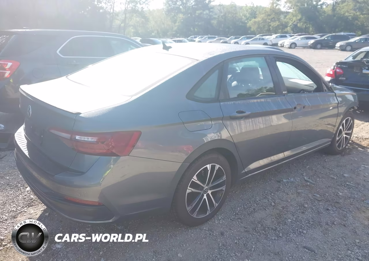 2024 Volkswagen Jetta 1.5T Sport VIN:3VWBM7BU0RM072796 - 4