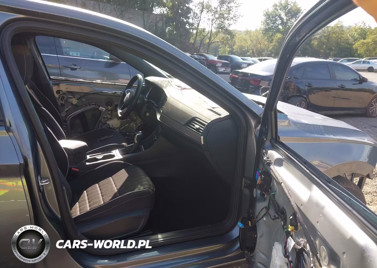 2024 Volkswagen Jetta 1.5T Sport VIN:3VWBM7BU0RM072796 - 5