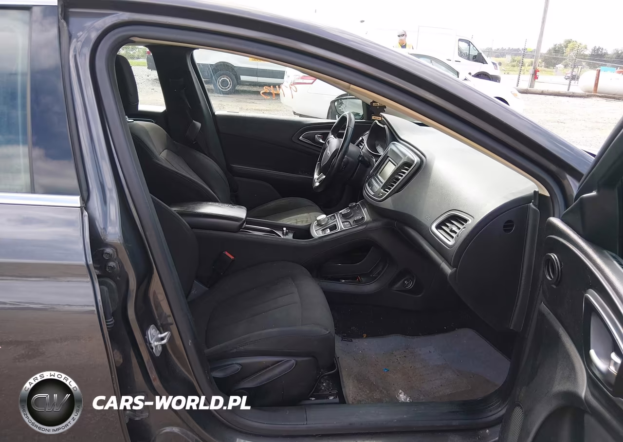 2015 Chrysler 200 Limited VIN:1C3CCCAB8FN666934 - 5