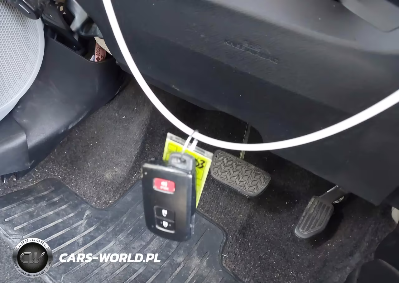 2012 Toyota Prius C Four VIN:JTDKDTB39C1510223 - 11