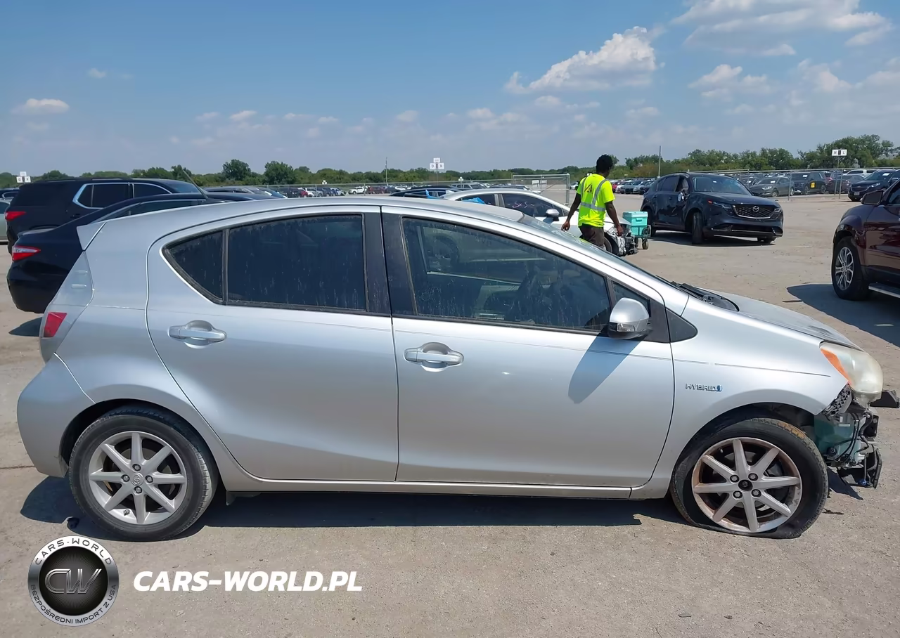 2012 Toyota Prius C Four VIN:JTDKDTB39C1510223 - 13
