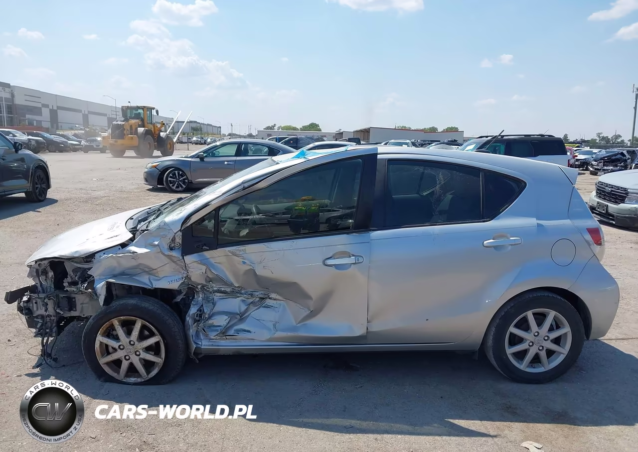 2012 Toyota Prius C Four VIN:JTDKDTB39C1510223 - 14