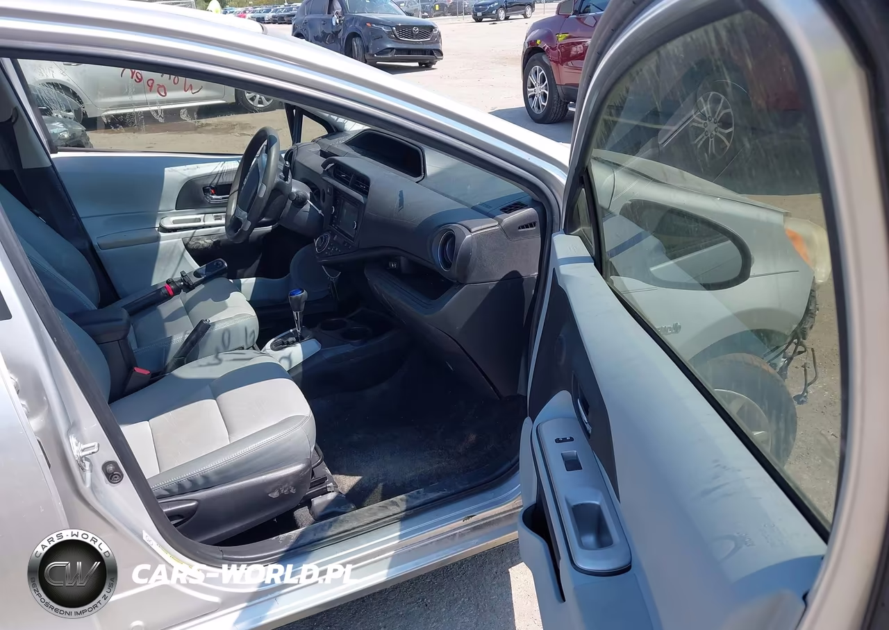 2012 Toyota Prius C Four VIN:JTDKDTB39C1510223 - 5