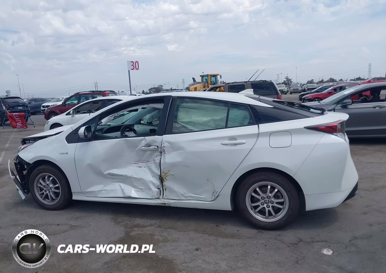 2016 Toyota Prius Two VIN:JTDKBRFUXG3002901 - 14
