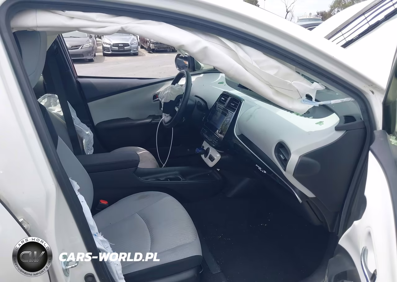 2016 Toyota Prius Two VIN:JTDKBRFUXG3002901 - 5