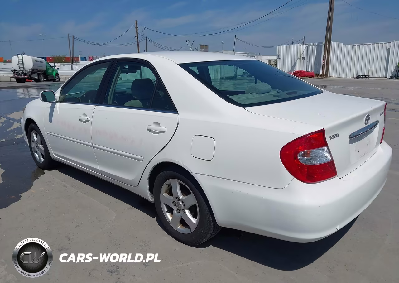 2002 Toyota Camry Le VIN:4T1BE32KX2U014604 - 3