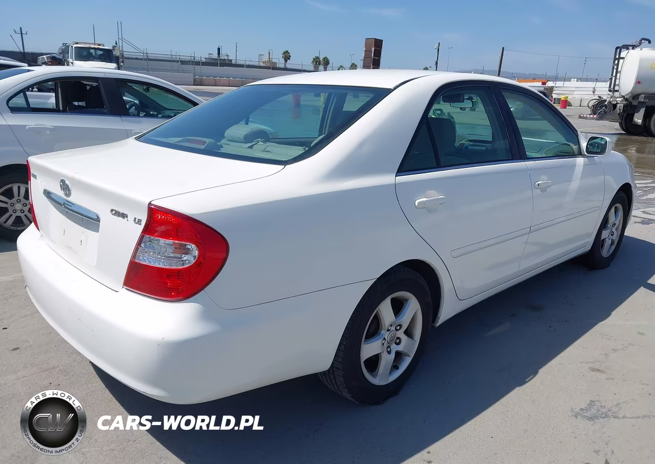 2002 Toyota Camry Le VIN:4T1BE32KX2U014604 - 4