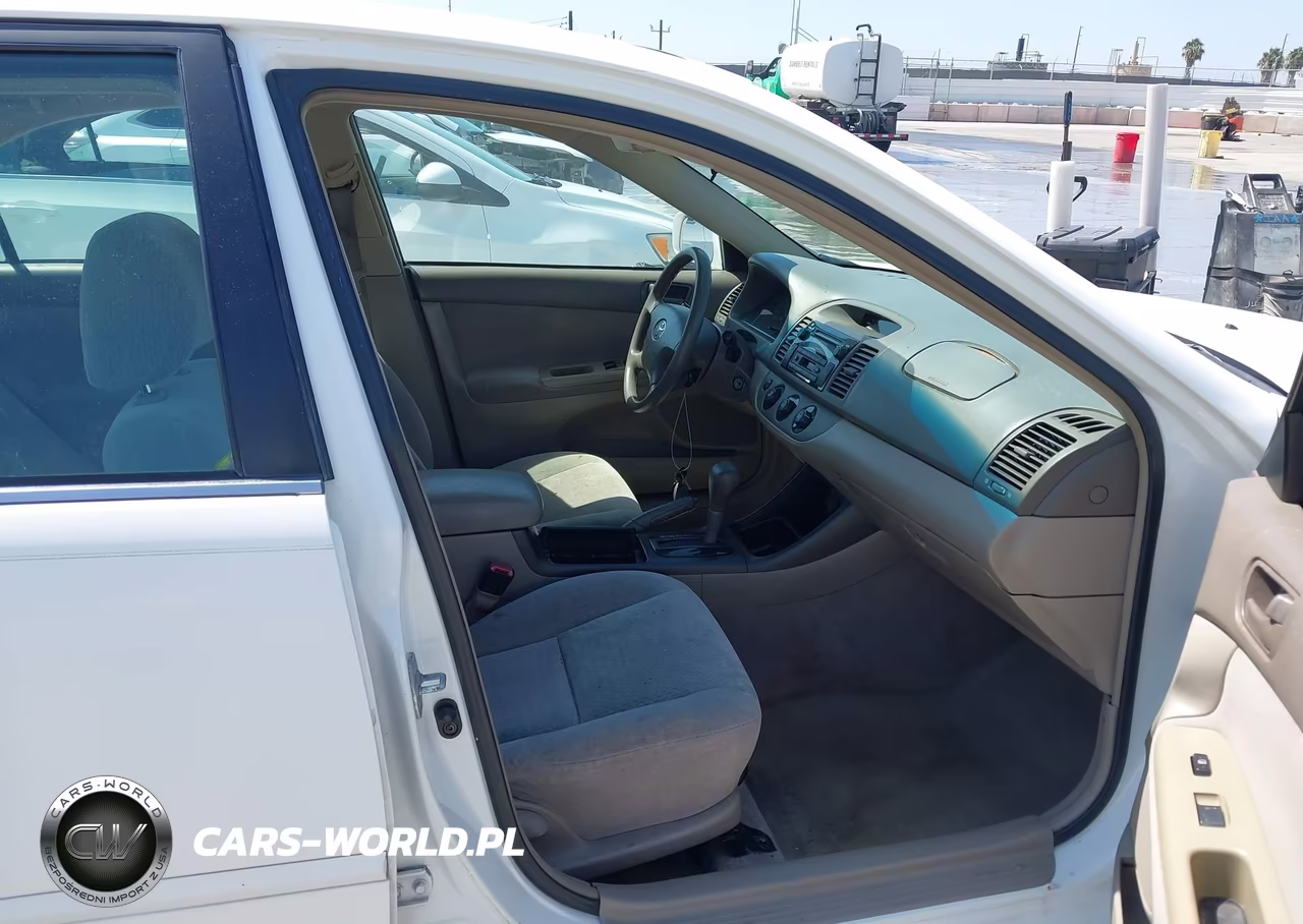 2002 Toyota Camry Le VIN:4T1BE32KX2U014604 - 5