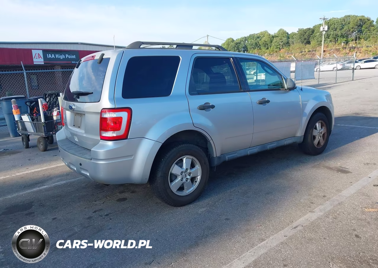 2010 Ford Escape Xlt VIN:1FMCU0D78AKB31476 - 4