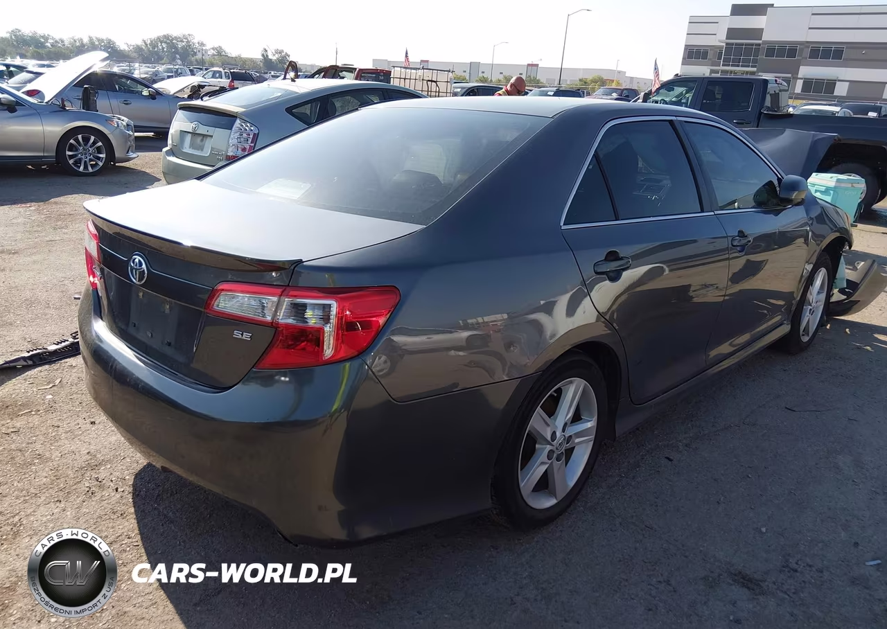 2014 Toyota Camry Se VIN:4T1BF1FK0EU737877 - 4