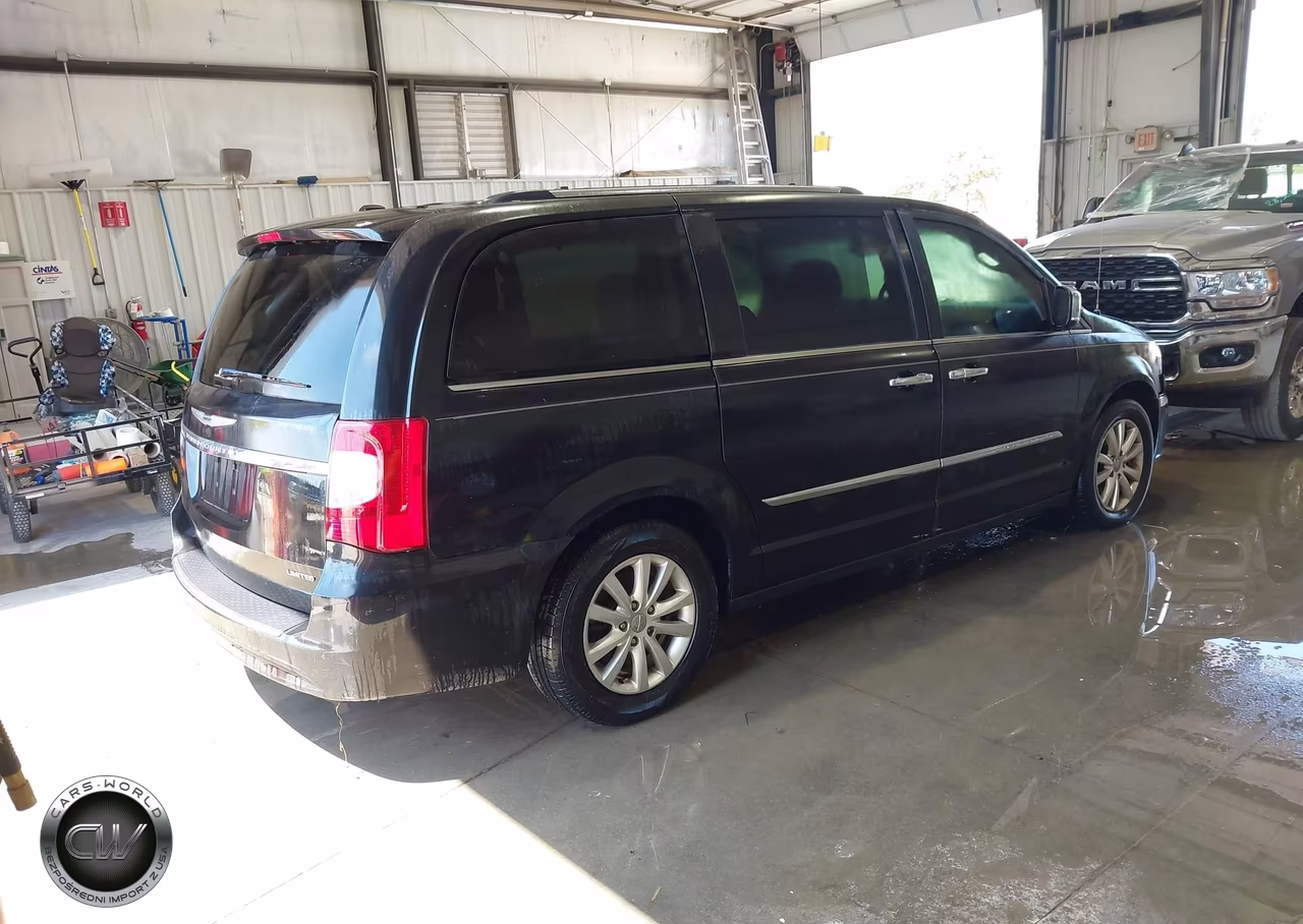 2016 Chrysler Town & Country Limited Platinum VIN:2C4RC1GG8GR150848 - 4