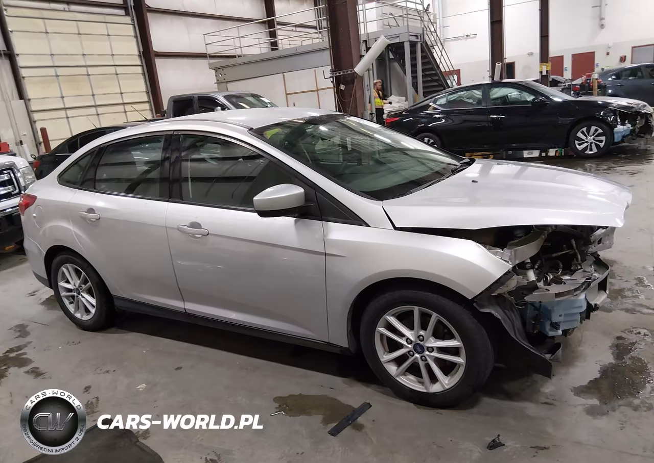 2018 Ford Focus Se VIN:1FADP3F27JL327962 - 14