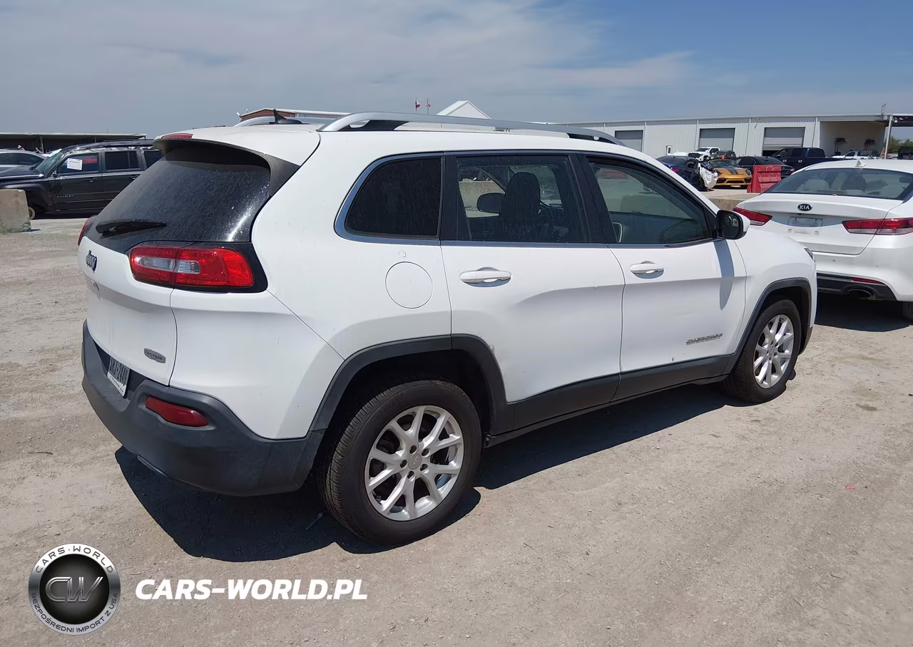 2015 Jeep Cherokee Latitude VIN:1C4PJLCB4FW741591 - 4
