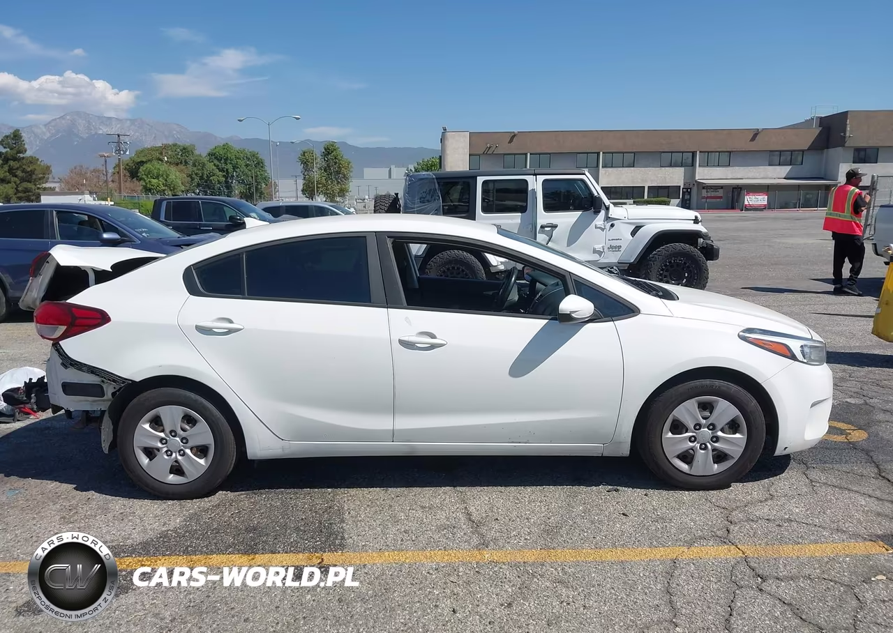 2018 Kia Forte Lx VIN:3KPFK4A75JE270275 - 16