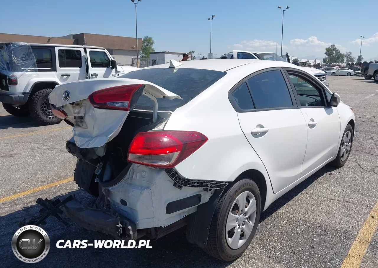 2018 Kia Forte Lx VIN:3KPFK4A75JE270275 - 4