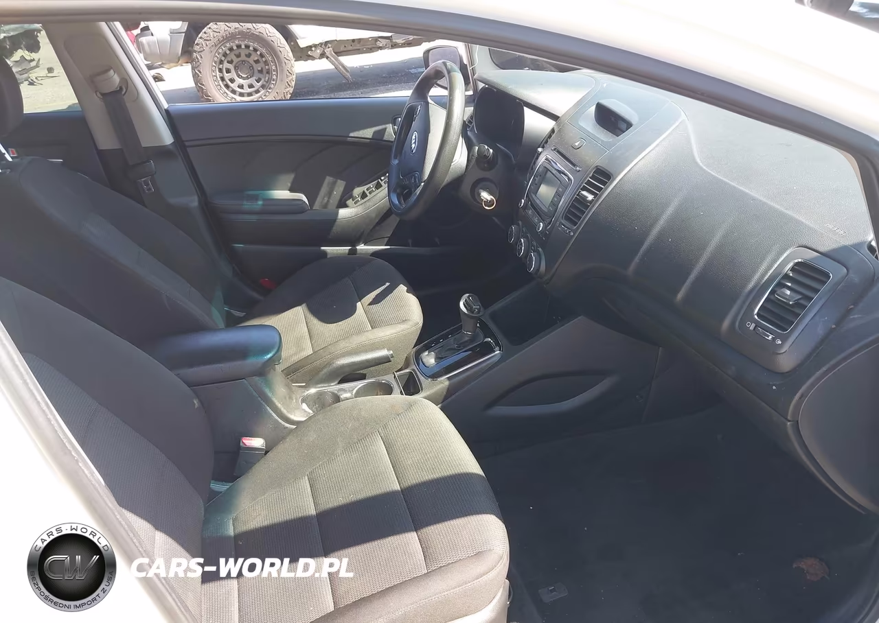 2018 Kia Forte Lx VIN:3KPFK4A75JE270275 - 5