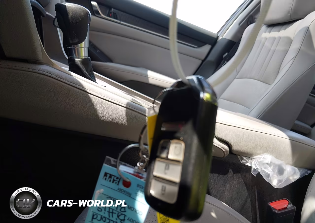 2018 Honda Accord Touring VIN:1HGCV1F99JA006113 - 11