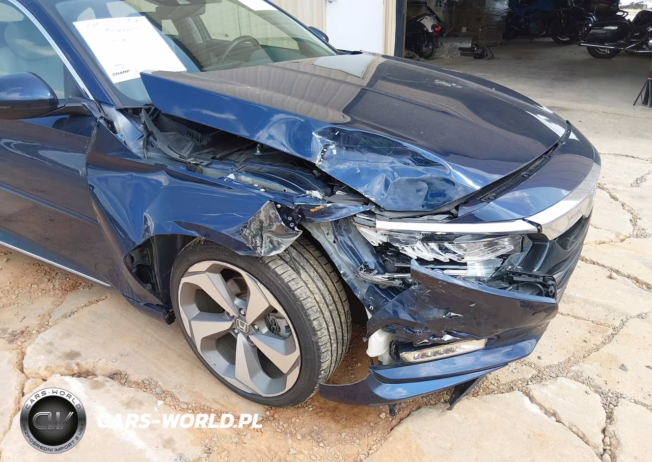 2018 Honda Accord Touring VIN:1HGCV1F99JA006113 - 17
