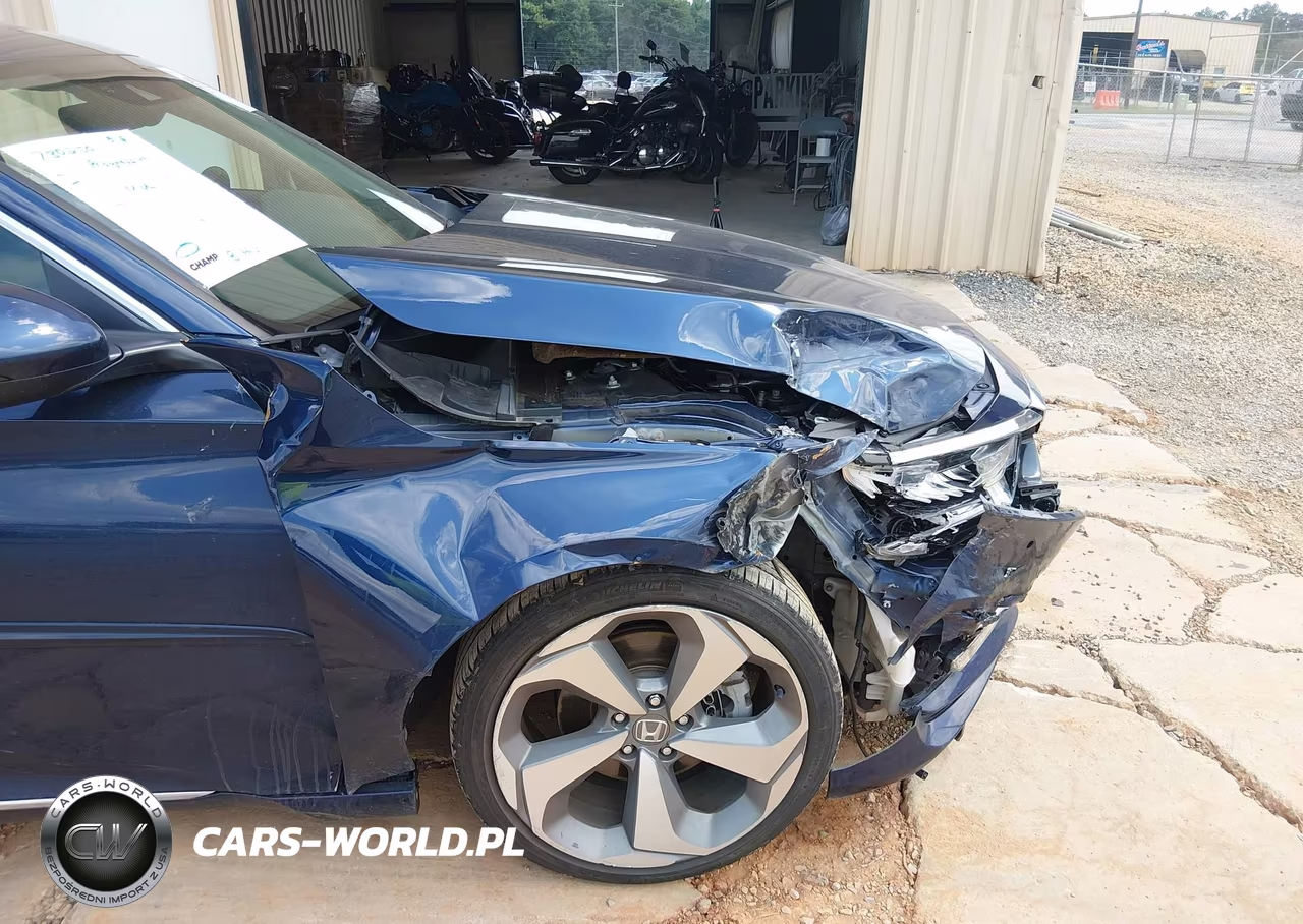 2018 Honda Accord Touring VIN:1HGCV1F99JA006113 - 18