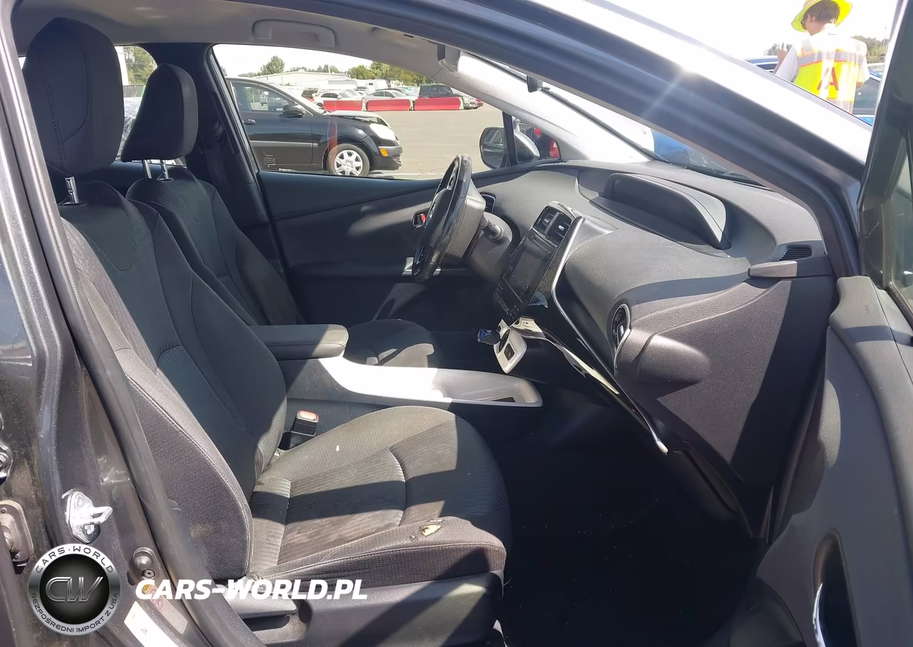 2016 Toyota Prius Three VIN:JTDKARFU5G3001917 - 5