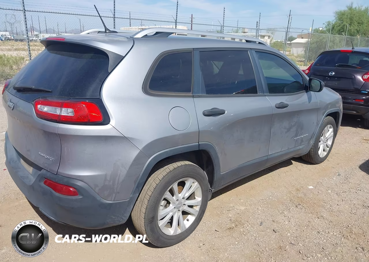 2015 Jeep Cherokee Sport VIN:1C4PJLAB1FW711323 - 4