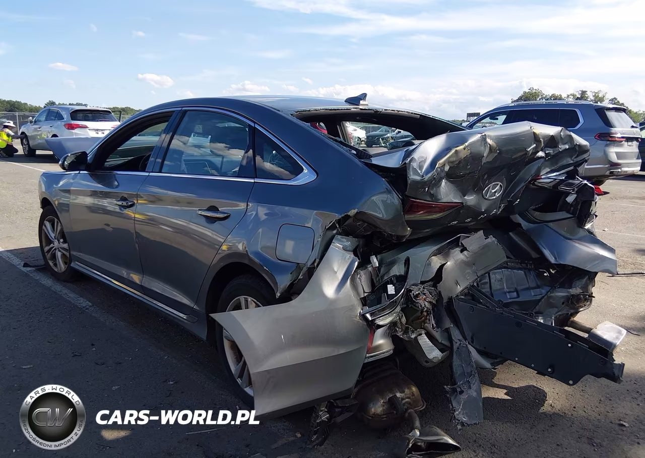 2018 Hyundai Sonata Sport+ VIN:5NPE34AF7JH721928 - 3