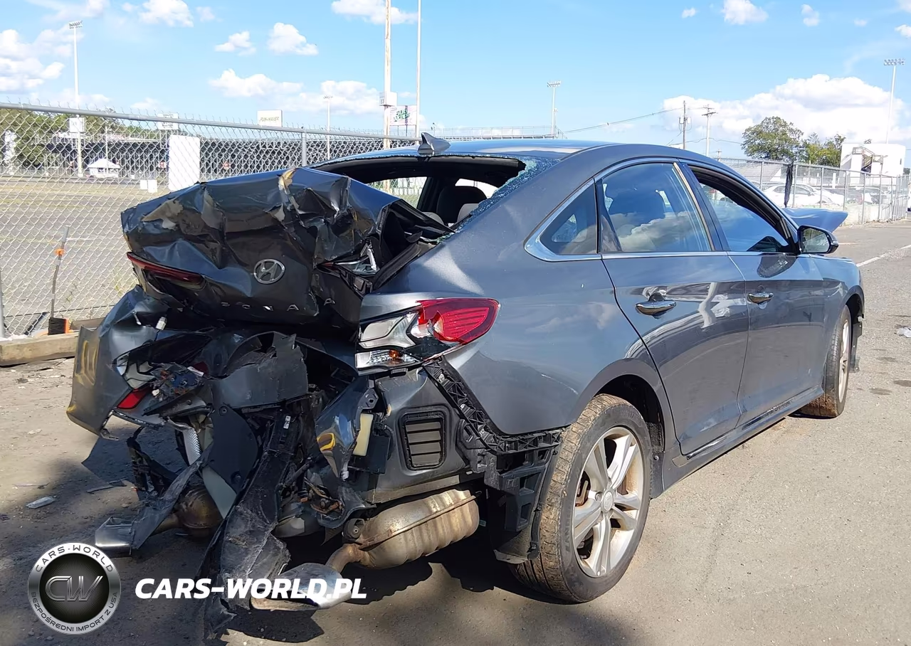 2018 Hyundai Sonata Sport+ VIN:5NPE34AF7JH721928 - 4