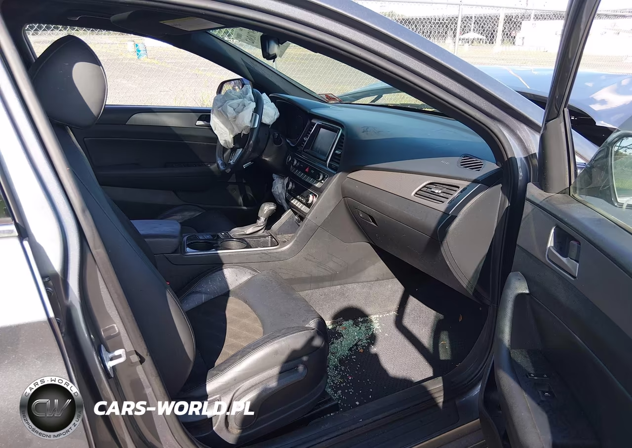 2018 Hyundai Sonata Sport+ VIN:5NPE34AF7JH721928 - 5