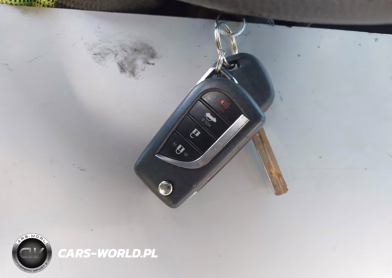 2018 Toyota Camry Le VIN:4T1B11HK3JU046977 - 11