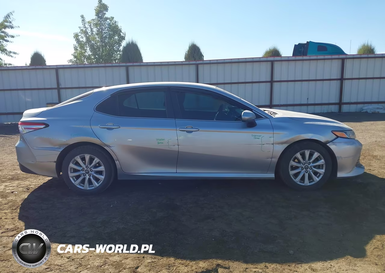 2018 Toyota Camry Le VIN:4T1B11HK3JU046977 - 13