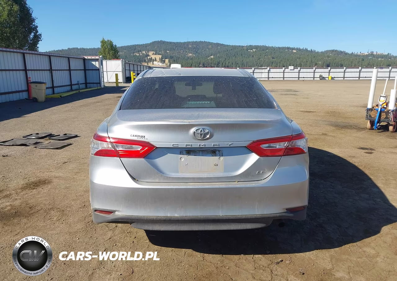 2018 Toyota Camry Le VIN:4T1B11HK3JU046977 - 16