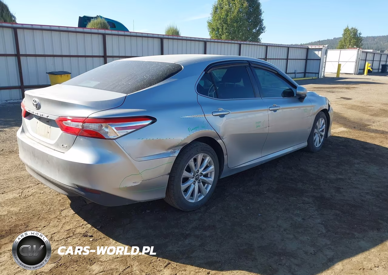 2018 Toyota Camry Le VIN:4T1B11HK3JU046977 - 4