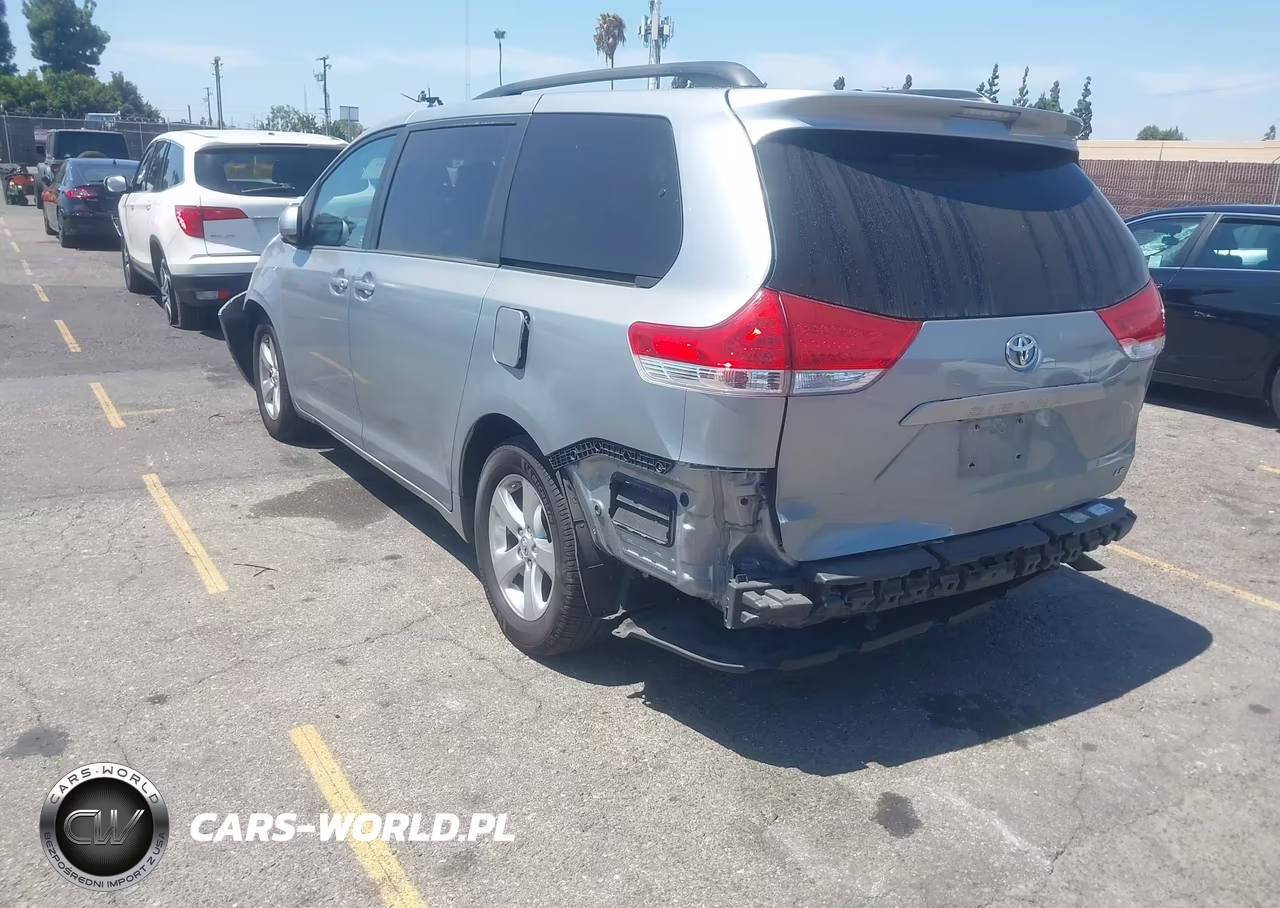 2014 Toyota Sienna Le V6 8 Passenger VIN:5TDKK3DC0ES497726 - 3