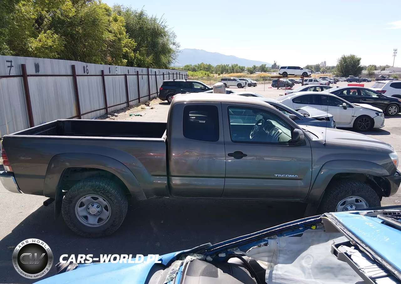 2015 Toyota Tacoma Base V6 VIN:5TFUU4ENXFX144284 - 13