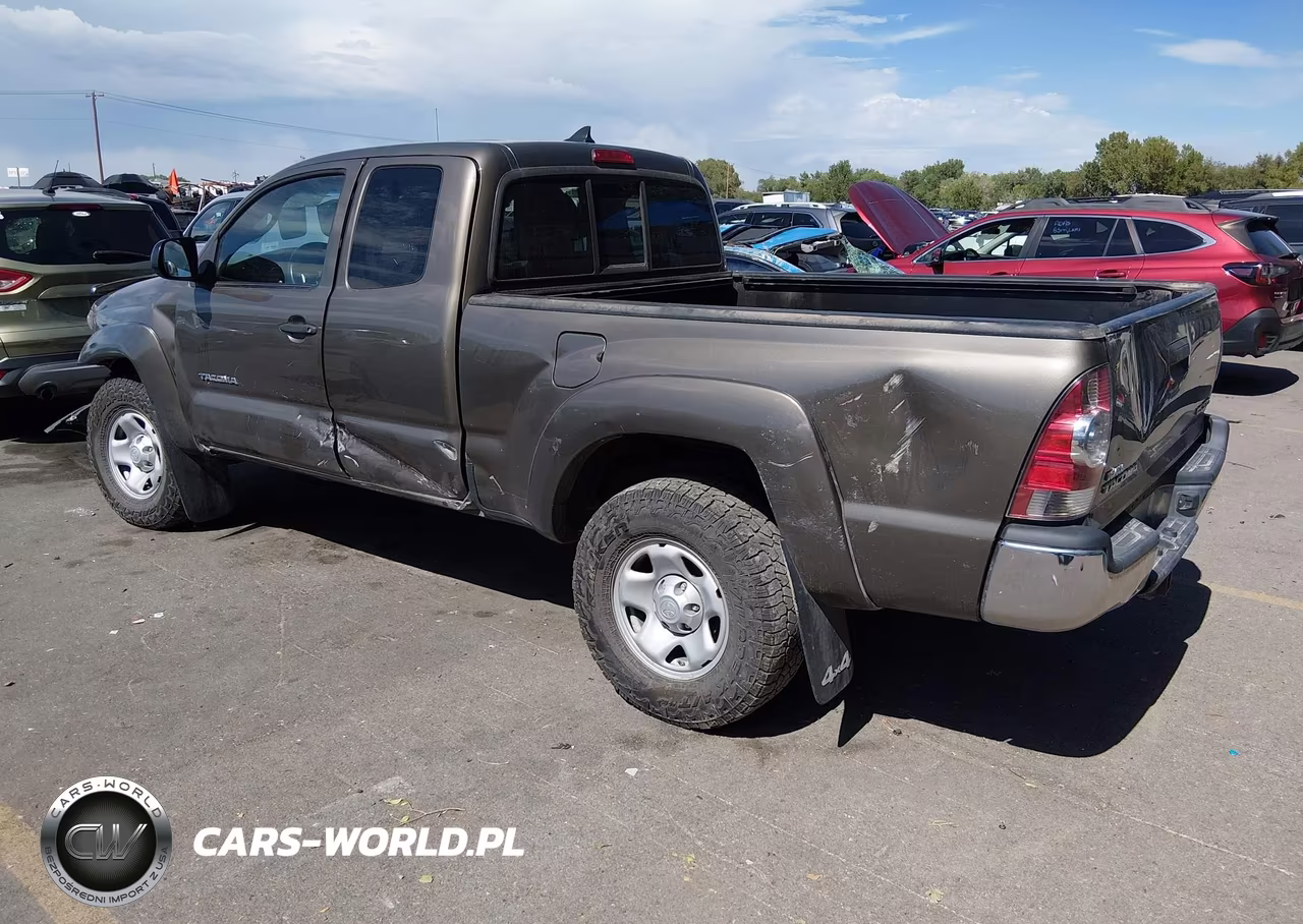 2015 Toyota Tacoma Base V6 VIN:5TFUU4ENXFX144284 - 3