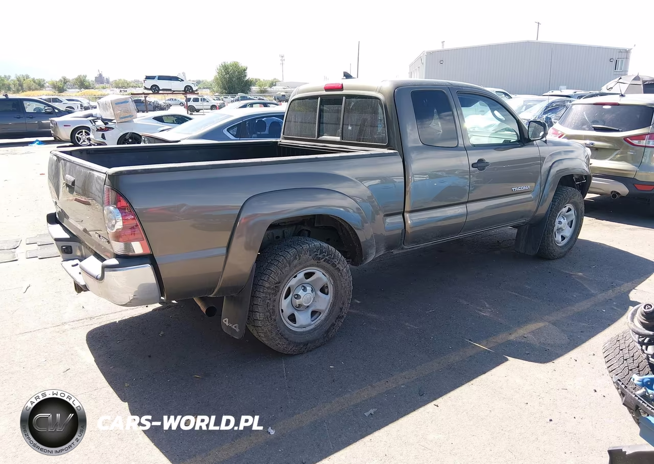 2015 Toyota Tacoma Base V6 VIN:5TFUU4ENXFX144284 - 4