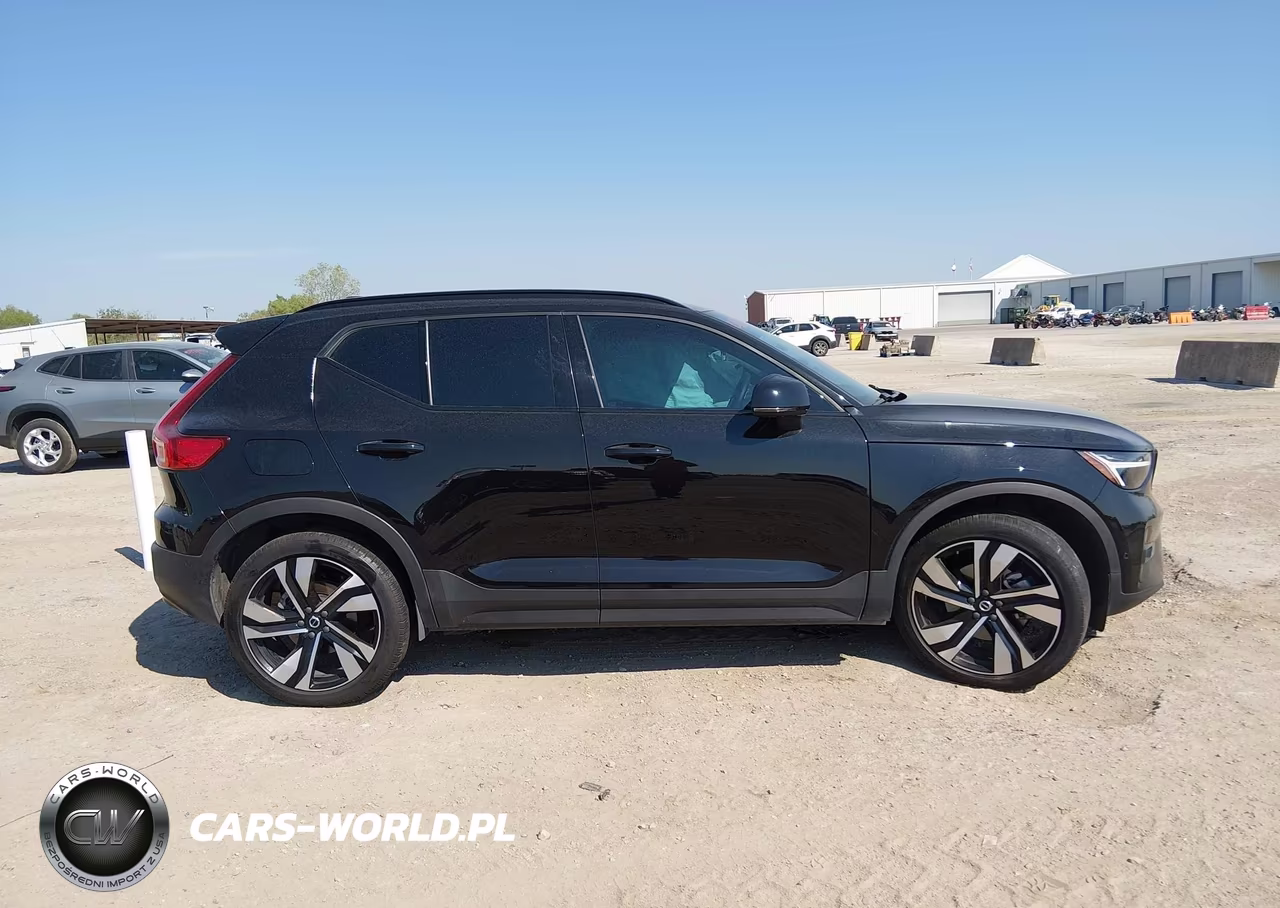 2025 Volvo Xc40 B5 Plus Dark Theme VIN:YV4L12UC1S2502367 - 13