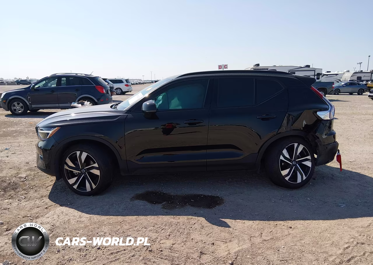 2025 Volvo Xc40 B5 Plus Dark Theme VIN:YV4L12UC1S2502367 - 14