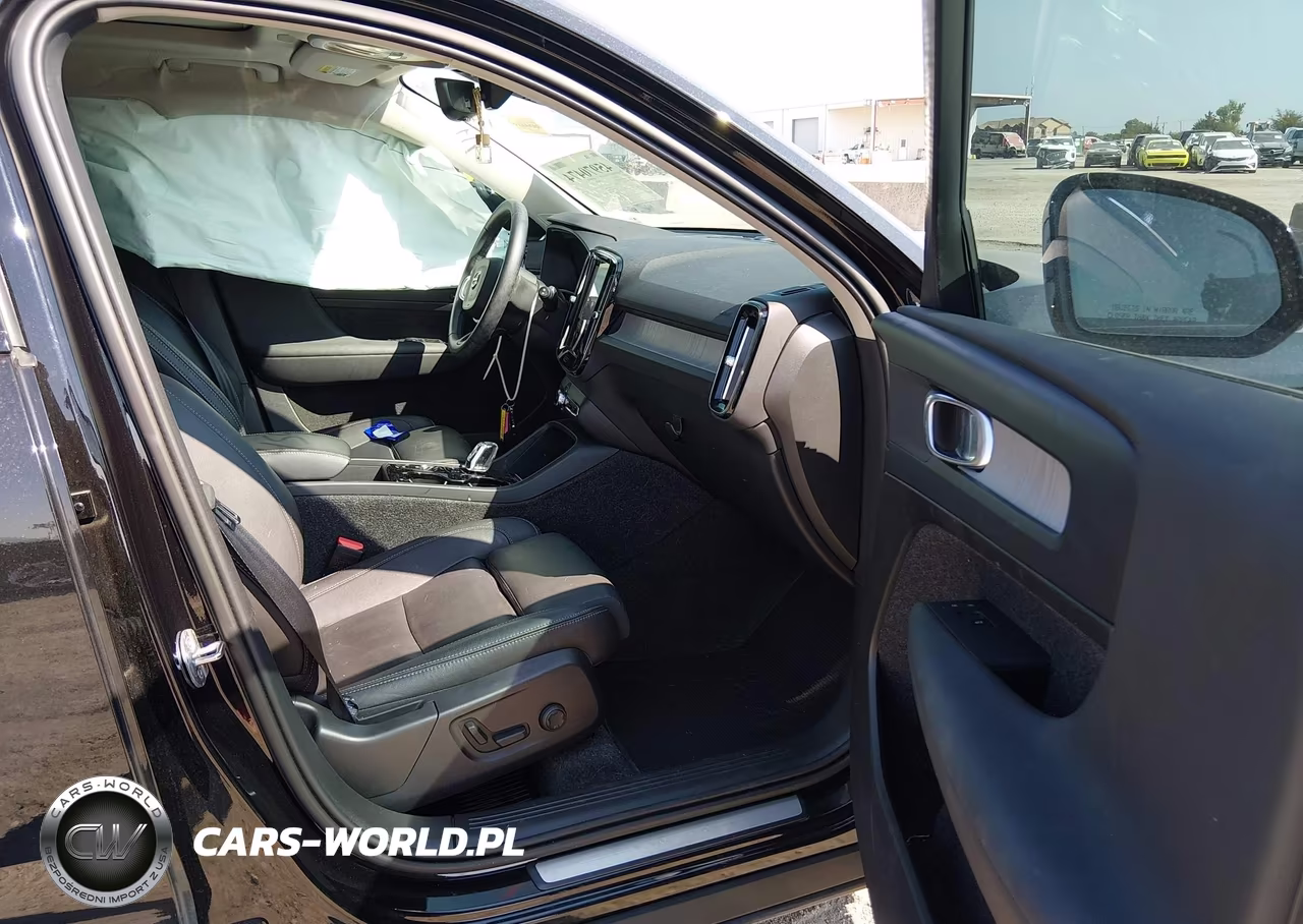 2025 Volvo Xc40 B5 Plus Dark Theme VIN:YV4L12UC1S2502367 - 5