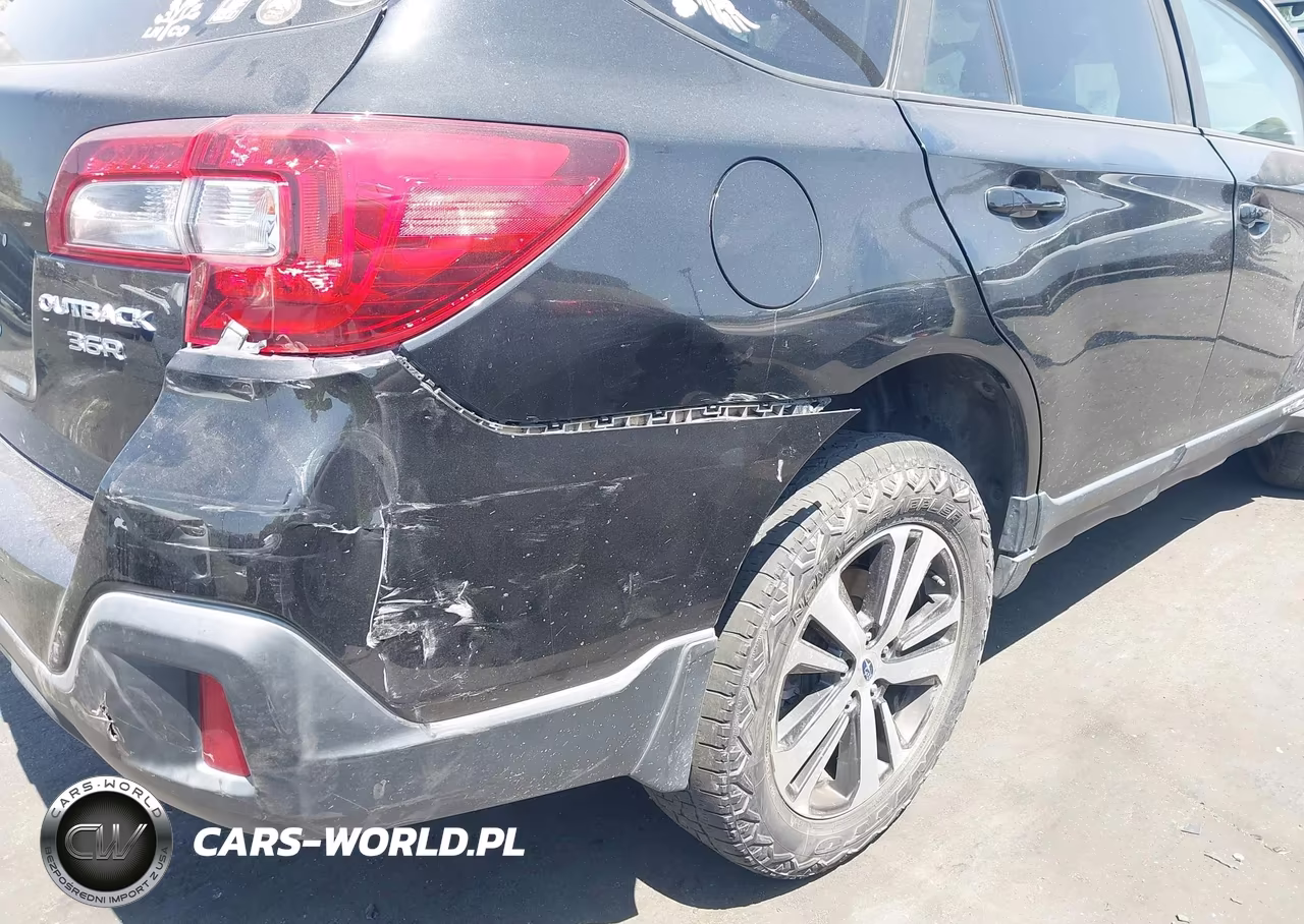 2019 Subaru Outback 3.6R Limited VIN:4S4BSEJC7K3226039 - 18