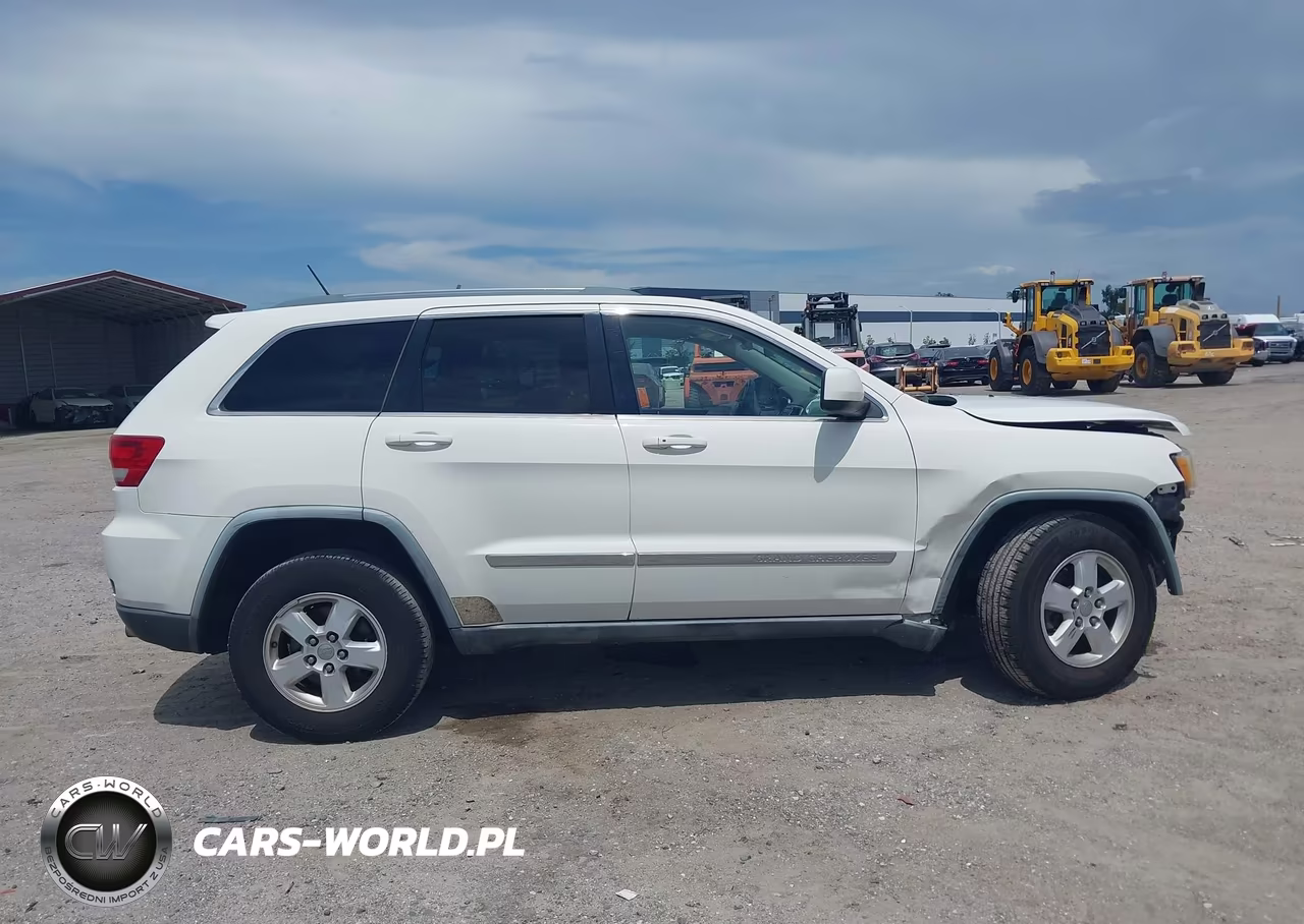 2011 Jeep Grand Cherokee Laredo VIN:1J4RS4GG1BC716560 - 14