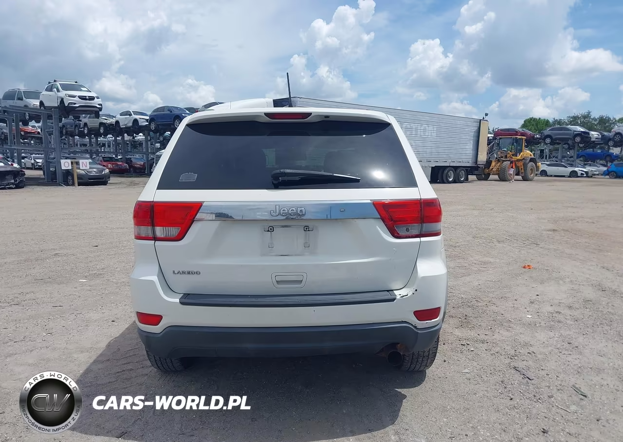 2011 Jeep Grand Cherokee Laredo VIN:1J4RS4GG1BC716560 - 17
