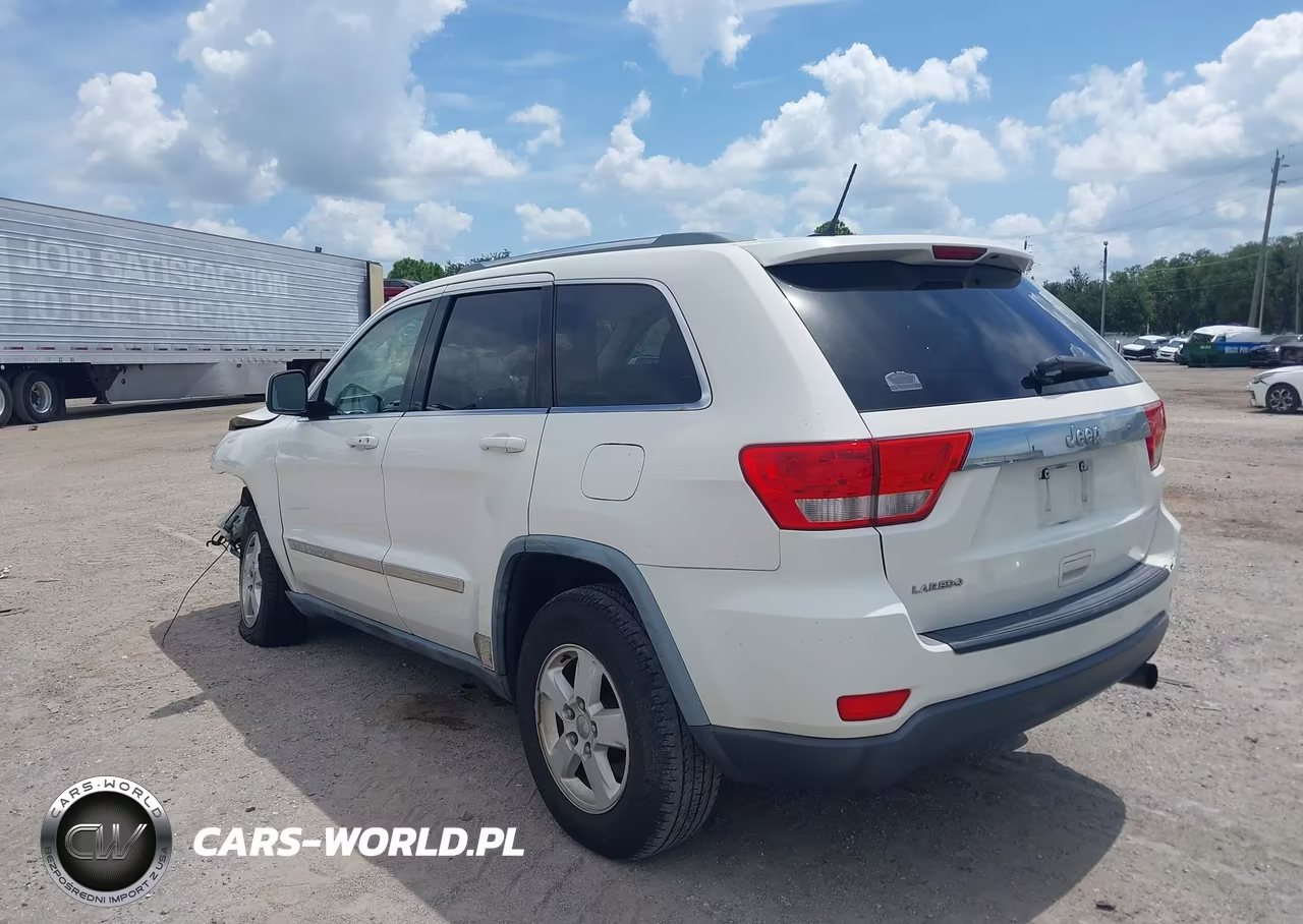 2011 Jeep Grand Cherokee Laredo VIN:1J4RS4GG1BC716560 - 3