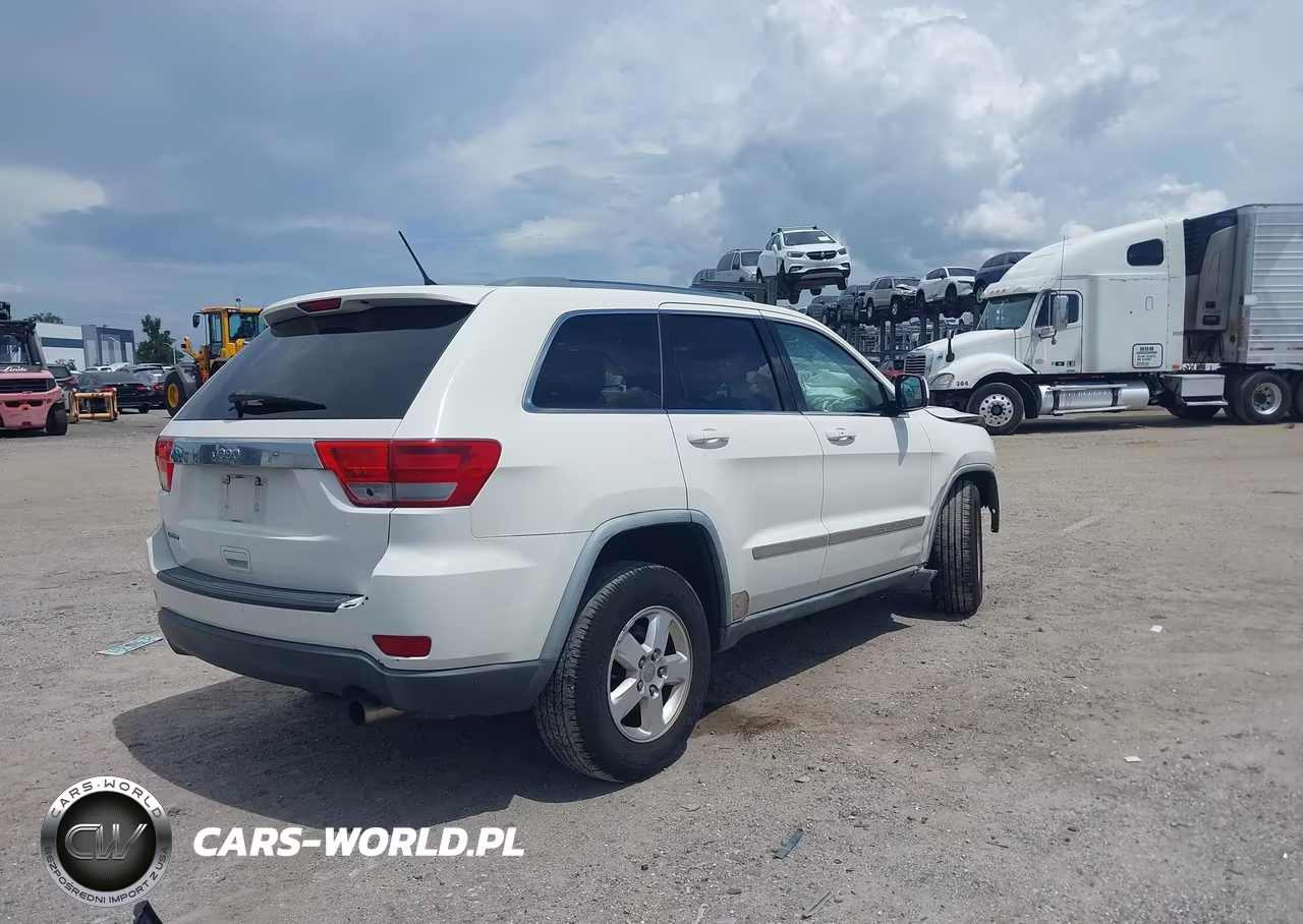 2011 Jeep Grand Cherokee Laredo VIN:1J4RS4GG1BC716560 - 4