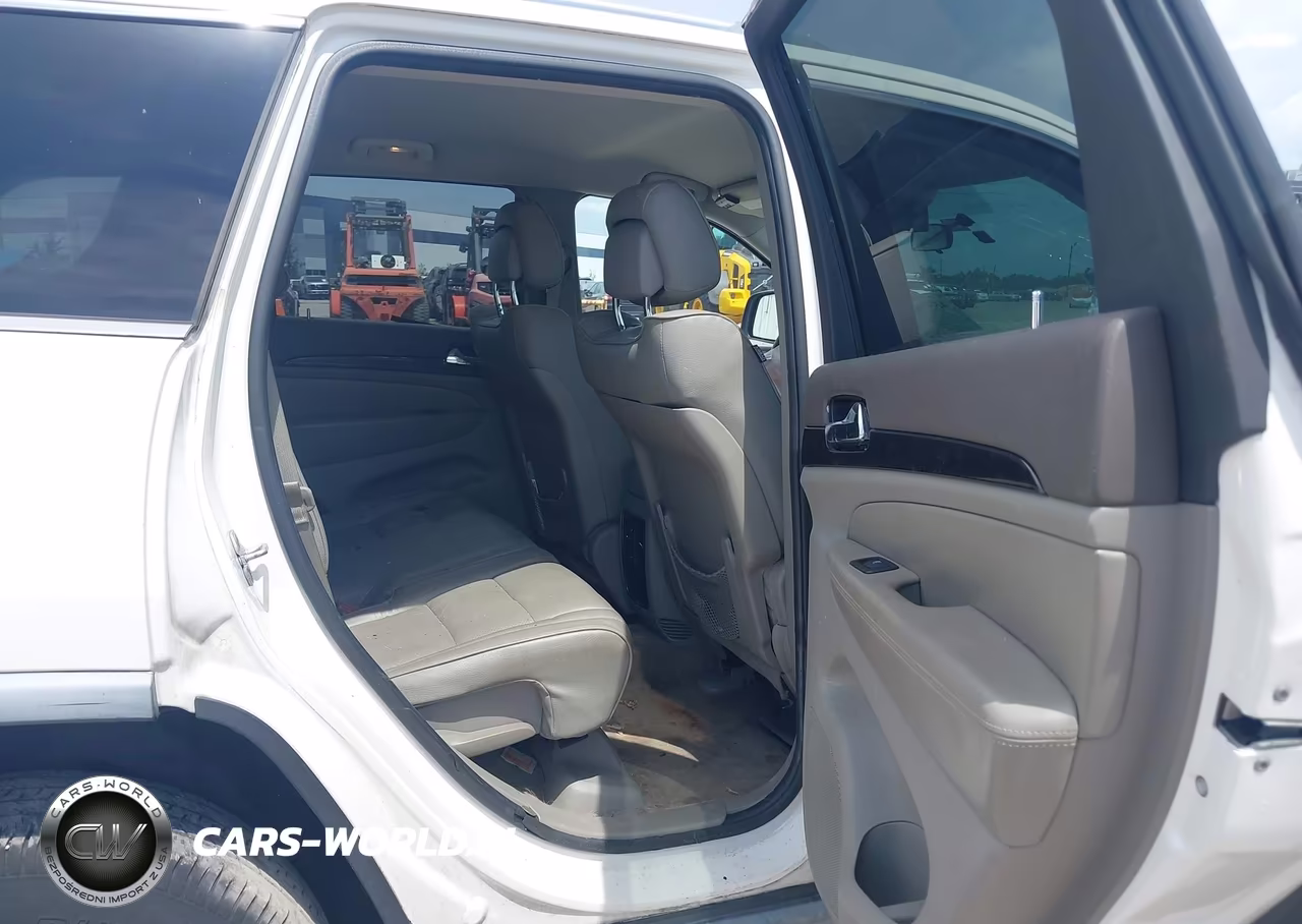 2011 Jeep Grand Cherokee Laredo VIN:1J4RS4GG1BC716560 - 8