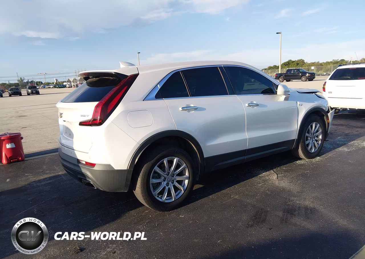 2021 Cadillac Xt4 Fwd Luxury VIN:1GYAZAR47MF075121 - 4